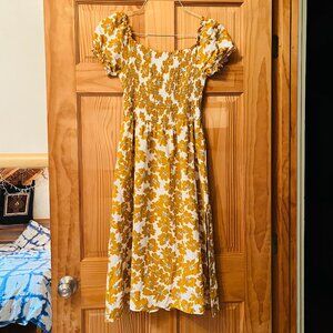 Gold and White floral patterned sun dress with poofy sleeves, size M
